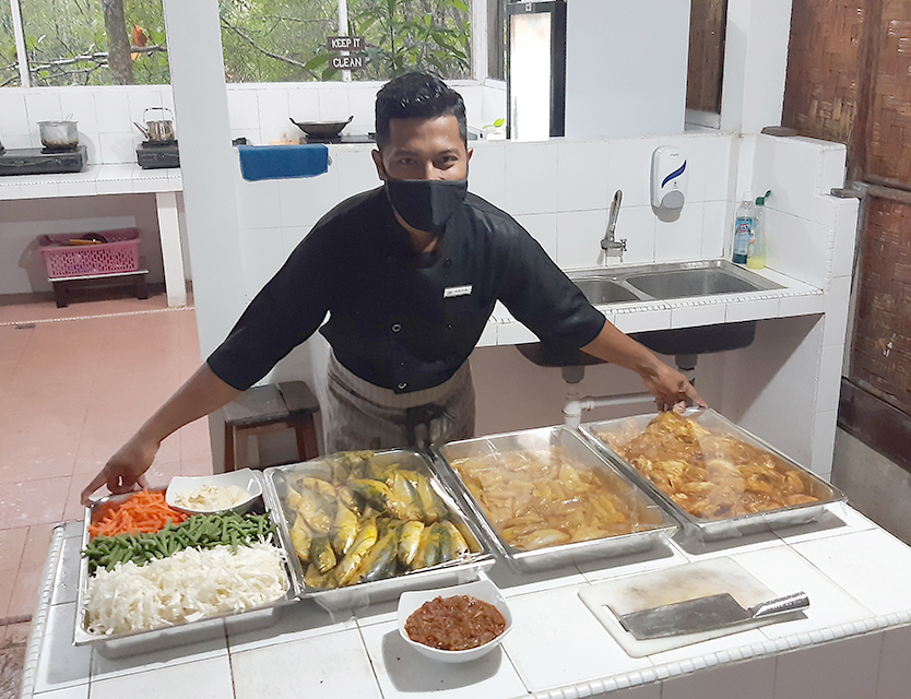 Beachfront dining vibe at Bintan Spa Resort – Mutiara Beach Resort